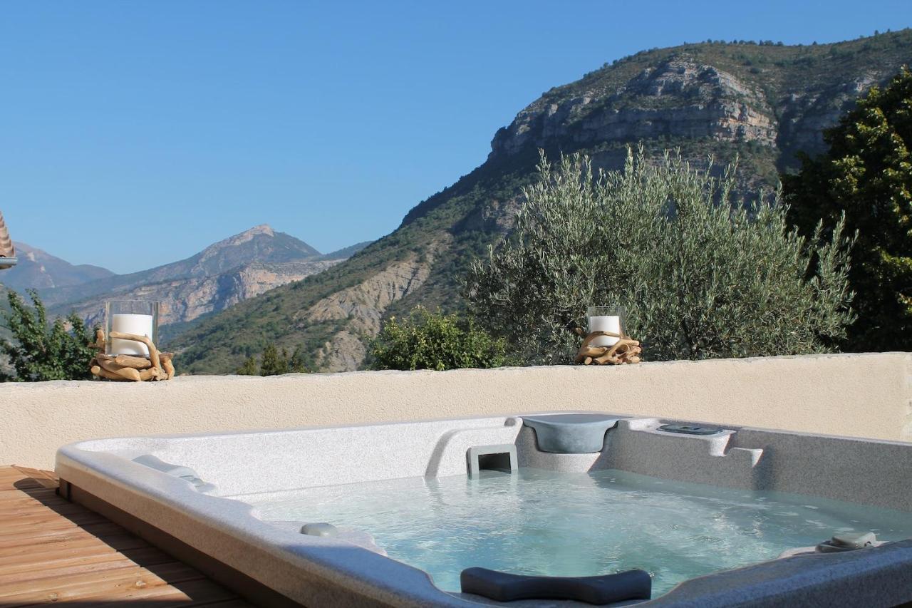 Entre Terre Et Ciel Bed and Breakfast Rémuzat Εξωτερικό φωτογραφία