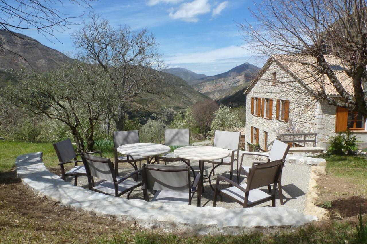 Entre Terre Et Ciel Bed and Breakfast Rémuzat Εξωτερικό φωτογραφία